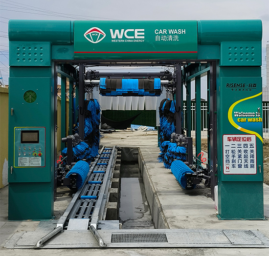 新疆加油站安装日森11刷隧道式自动洗车机