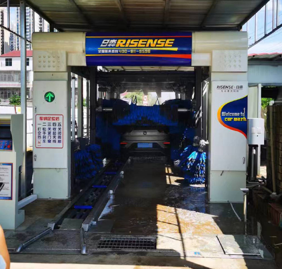 湖南加油站安装日森隧道式自动洗车机