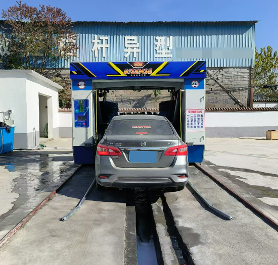 河南加油站安装日森龙门往复式洗车机